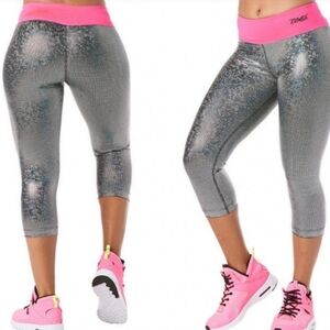 Zumba Light Up The Dance Floor Silver Metallic Capri Leggings Lovely